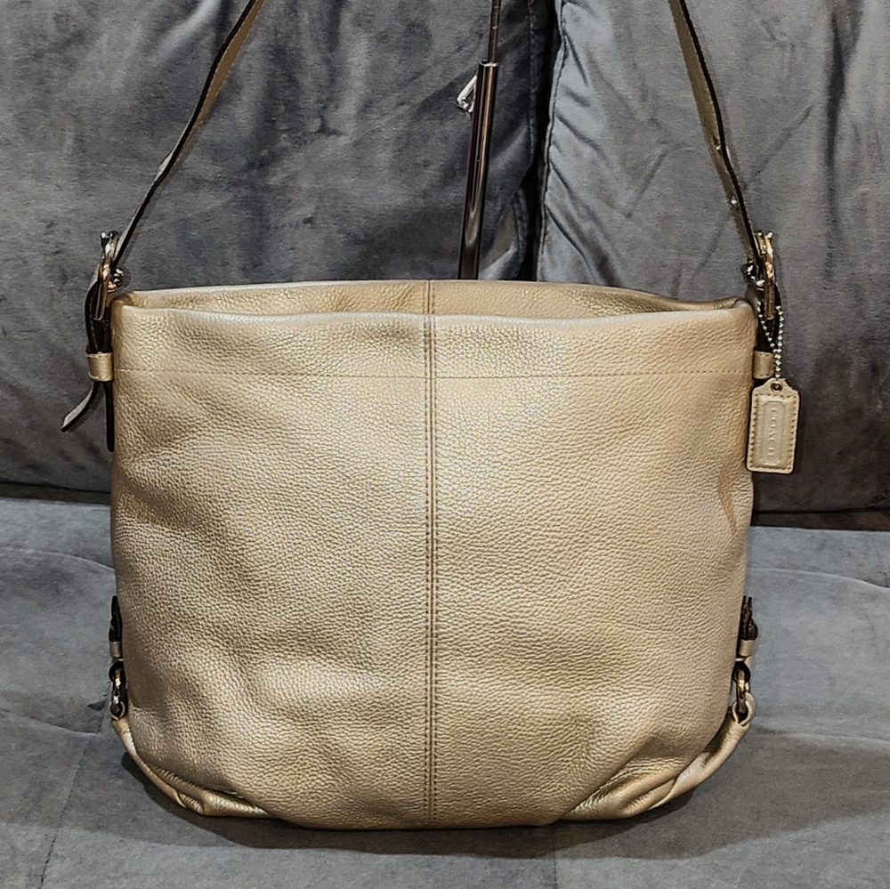 EUC COACH BEIGE/GOLD METALLIC PEBBLED LEATHER HOBO BAG ADJUSTABLE BUCKLE STRAP - Picture 2 of 15